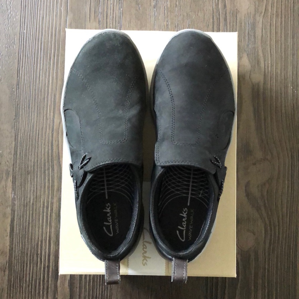 NWT Clarks Wave River Suede Sneakers in Black 6M